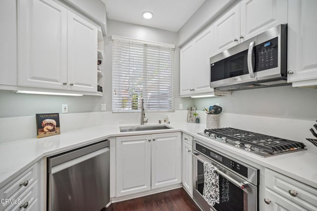 231 Calle Orovista, Camarillo, CA 93012 — photo 11 of 47