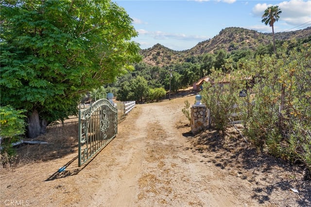 27772 Parker Rd, Castaic, CA 91384 — photo 10 of 31