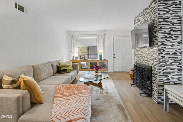 10960 Bluffside 102, Studio City, CA 91604 — photo 3 of 19