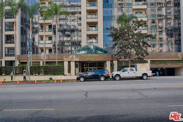 10724 Wilshire Boulevard 1001, Los Angeles, CA 90024 — photo 21 of 22