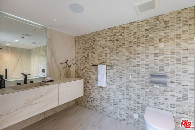 927 N Whittier Drive, Beverly Hills, CA 90210 — photo 34 of 55