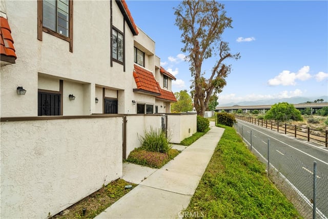 27612 Nugget 5, Canyon Country, CA 91387 — photo 3 of 26