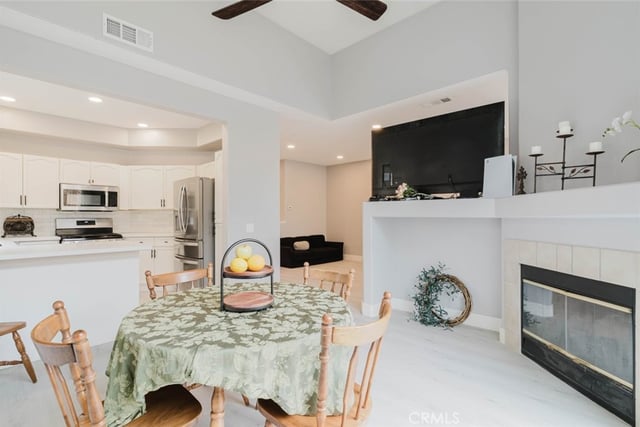 27631 Iris Place, Castaic, CA 91384 — photo 10 of 35