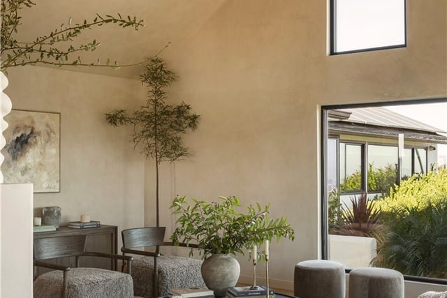 2890 Las Alturas Street, Los Angeles, CA 90068 — photo 12 of 32