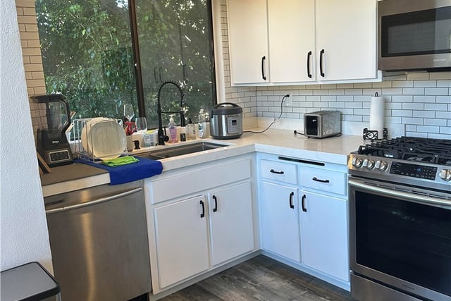 18445 Hatteras Street 402, Tarzana, CA 91356 — photo 13 of 22