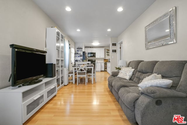 824 W Palmer Street, Compton, CA 90220 — photo 8 of 41