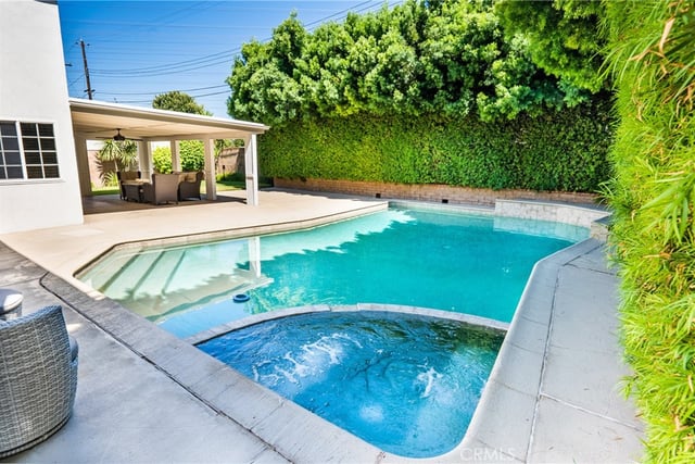 18649 Superior, Northridge, CA 91324 — photo 8 of 14