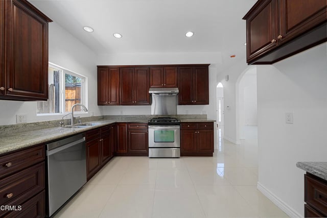6164 Mesa Avenue, Los Angeles, CA 90042 — photo 13 of 32