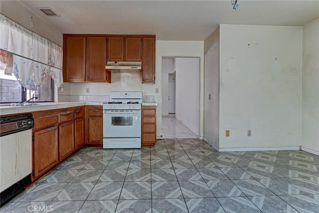 2812 Fairfield Avenue, Palmdale, CA 93550 — photo 7 of 41