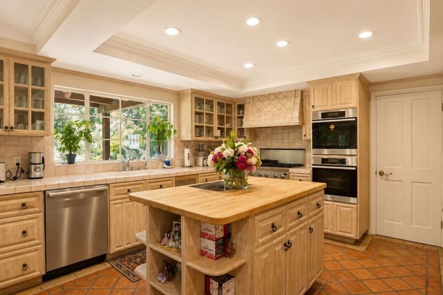 16201 Meadowcrest Road, Sherman Oaks, CA 91403 — photo 14 of 73