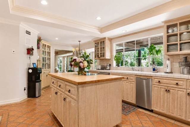 16201 Meadowcrest Road, Sherman Oaks, CA 91403 — photo 15 of 73