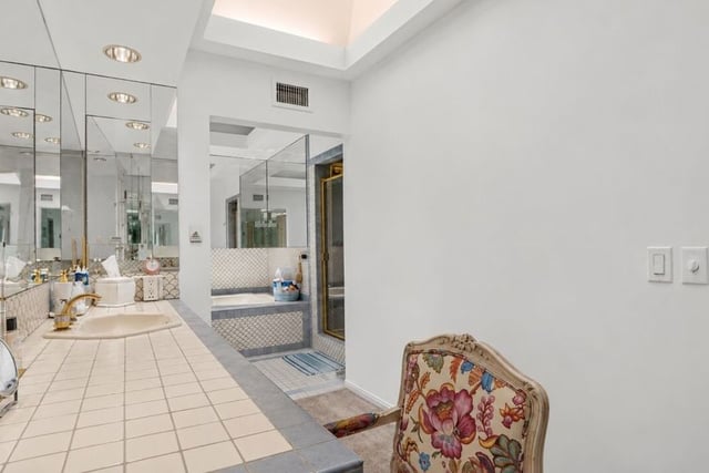 16201 Meadowcrest Road, Sherman Oaks, CA 91403 — photo 28 of 73