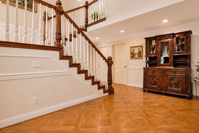 16201 Meadowcrest Road, Sherman Oaks, CA 91403 — photo 5 of 73