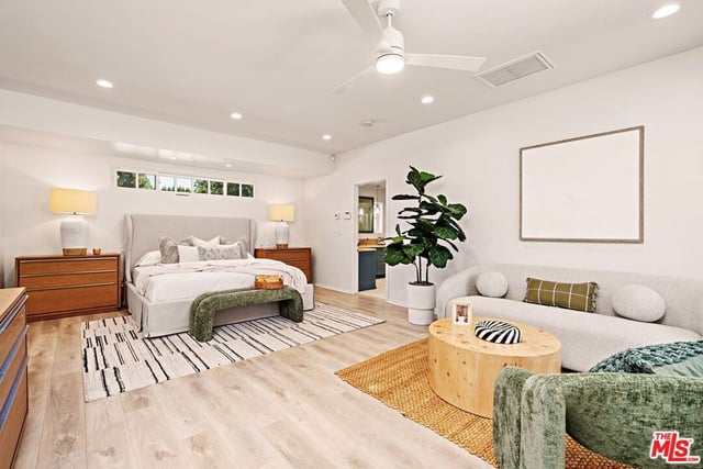 17534 Corinthian Drive, Encino, CA 91316 — photo 17 of 34