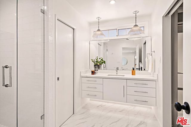 17534 Corinthian Drive, Encino, CA 91316 — photo 26 of 34