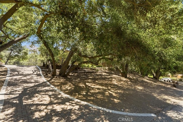 736 Crater Oak Drive, Calabasas, CA 91302 — photo 10 of 44