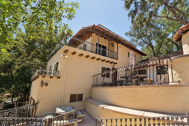 736 Crater Oak Drive, Calabasas, CA 91302 — photo 4 of 44