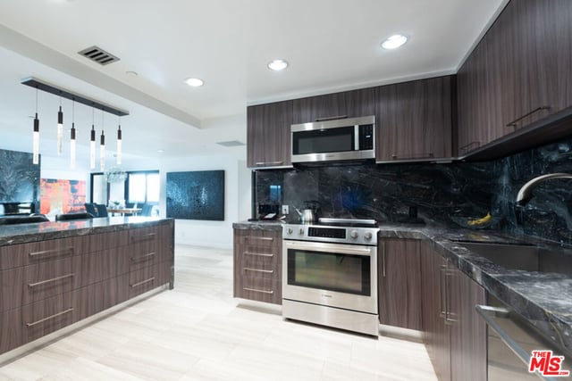 10445 Wilshire Boulevard 1905, Los Angeles, CA 90024 — photo 20 of 74