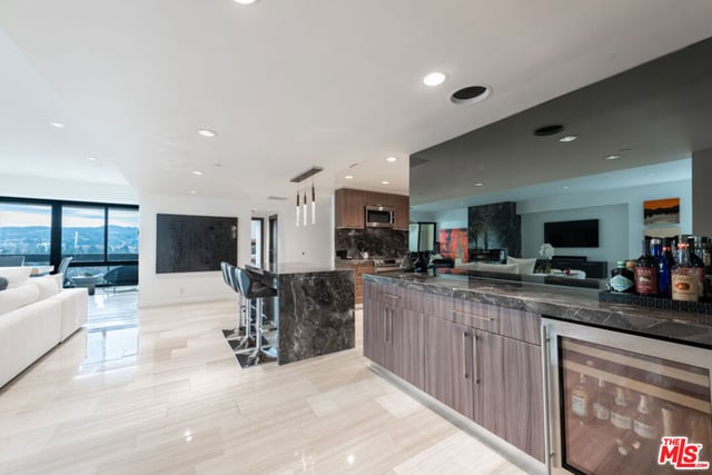 10445 Wilshire Boulevard 1905, Los Angeles, CA 90024 — photo 23 of 74