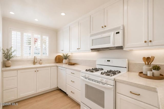 1133 9th Street 301, Santa Monica, CA 90403 — photo 15 of 35