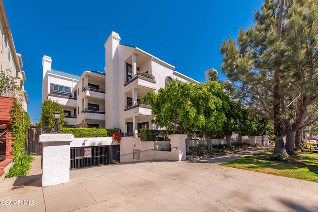 1133 9th Street 301, Santa Monica, CA 90403 — photo 2 of 35