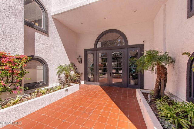 1133 9th Street 301, Santa Monica, CA 90403 — photo 3 of 35