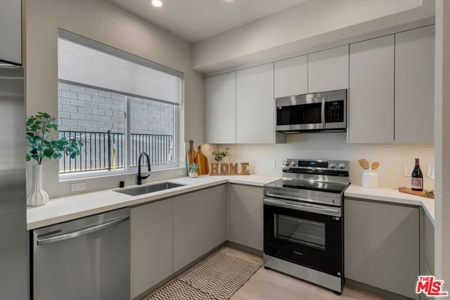 117 W Plymouth, Inglewood, CA 90302 — photo 8 of 32