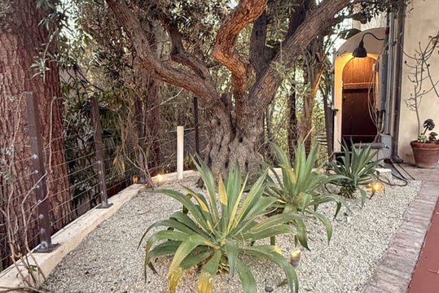 9140 St Ives Drive, Los Angeles, CA 90069 — photo 13 of 74