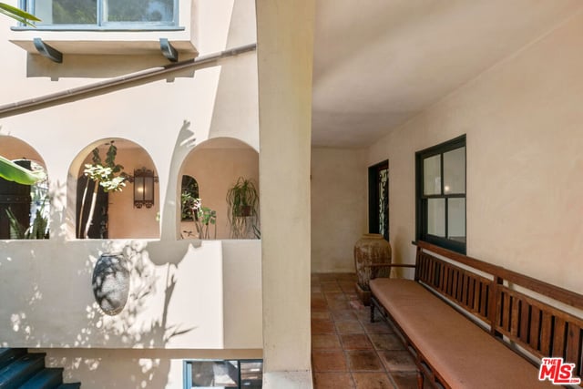 9140 St Ives Drive, Los Angeles, CA 90069 — photo 16 of 74