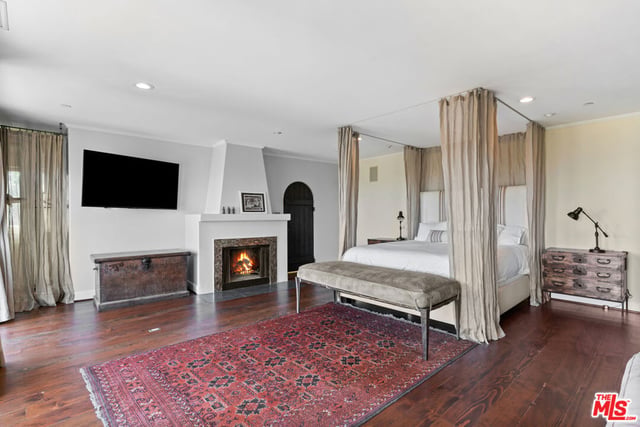 9140 St Ives Drive, Los Angeles, CA 90069 — photo 32 of 74
