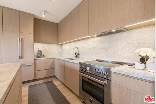 999 N Doheny Drive 601, West Hollywood, CA 90069 — photo 3 of 28