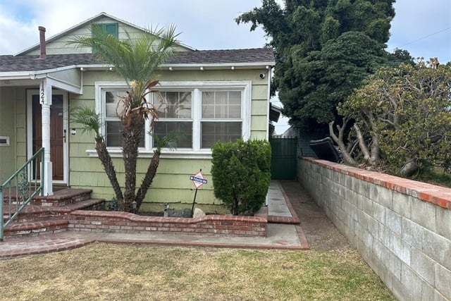 1424 W 113th, Los Angeles, CA 90047 — photo 2 of 20