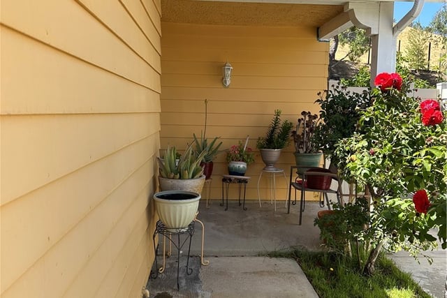 28243 Royal, Castaic, CA 91384 — photo 3 of 26
