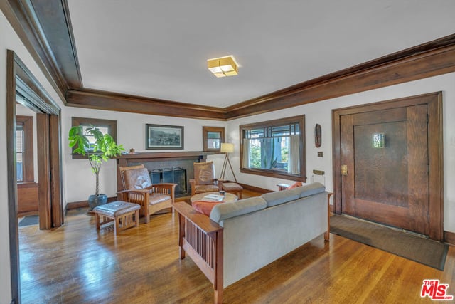 1812 S Bronson Avenue, Los Angeles, CA 90019 — photo 11 of 48