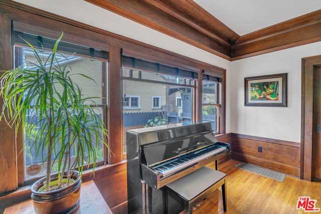 1812 S Bronson Avenue, Los Angeles, CA 90019 — photo 14 of 48