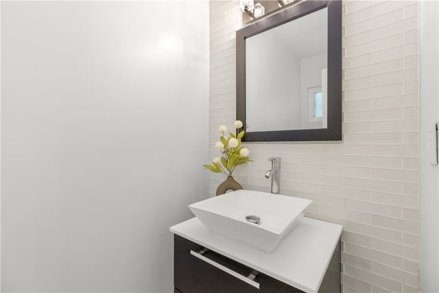 21809 Martinez, Woodland Hills, CA 91364 — photo 13 of 34