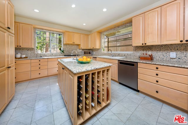 3827 Berry Drive, Studio City, CA 91604 — photo 11 of 34