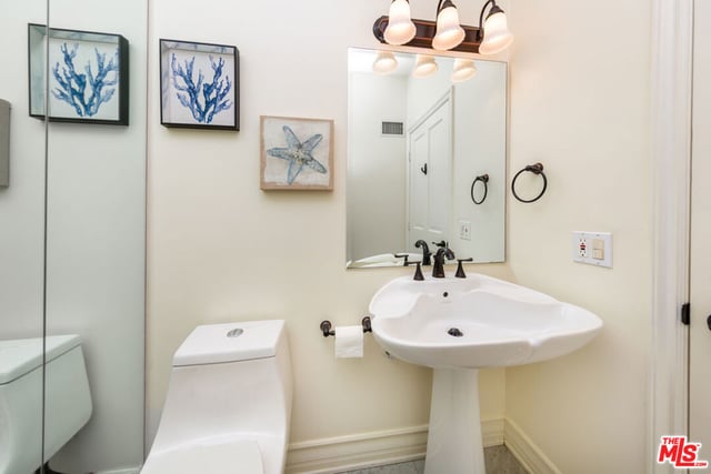 3827 Berry Drive, Studio City, CA 91604 — photo 16 of 34
