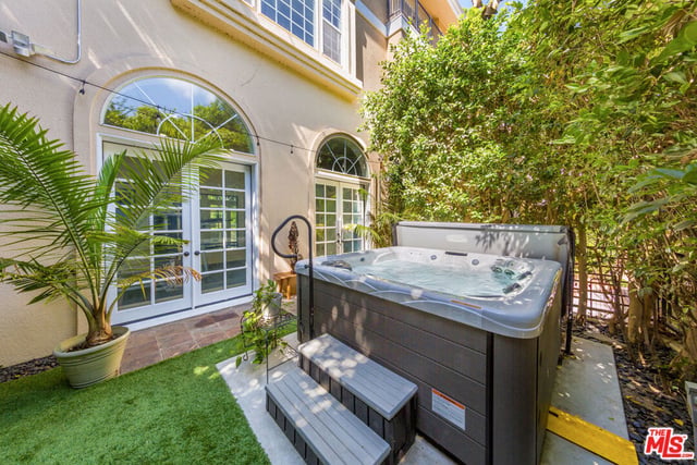 3827 Berry Drive, Studio City, CA 91604 — photo 28 of 34