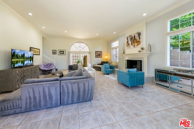 3827 Berry Drive, Studio City, CA 91604 — photo 8 of 34