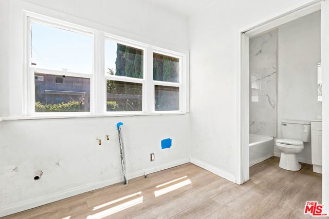 570 S Van Ness Avenue, Los Angeles, CA 90020 — photo 13 of 34