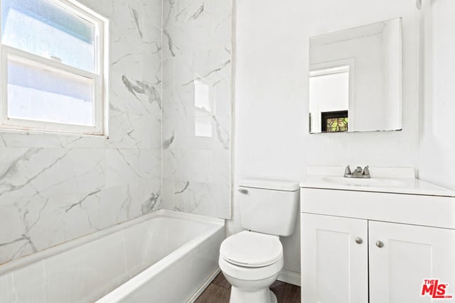 570 S Van Ness Avenue, Los Angeles, CA 90020 — photo 14 of 34