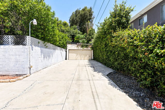 570 S Van Ness Avenue, Los Angeles, CA 90020 — photo 30 of 34