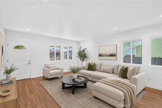 2106 W 94th Pl, Los Angeles, CA 90047 — photo 4 of 51