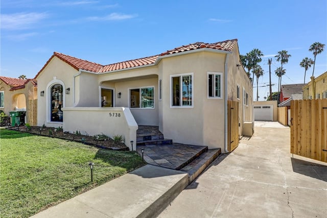 5738 S Mullen Avenue, Los Angeles, CA 90043 — photo 3 of 34