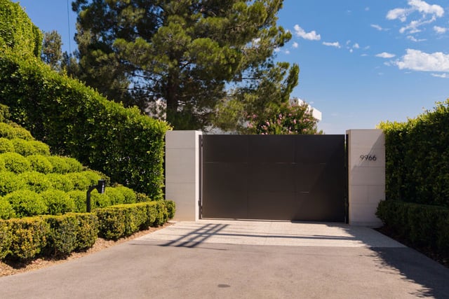 9966 Beverly Grove Drive, Beverly Hills, CA 90210 — photo 3 of 45