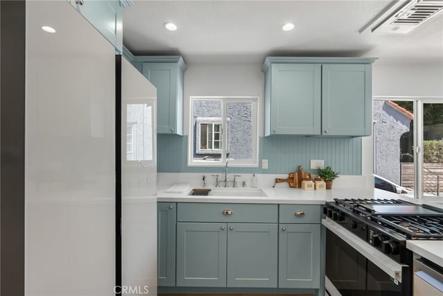 3705 S St Andrews, Los Angeles, CA 90018 — photo 10 of 27