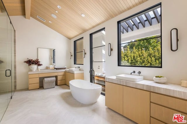 1749 Mandeville Lane, Los Angeles, CA 90049 — photo 41 of 74