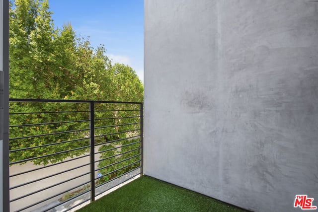 5504 W Olympic Boulevard, Los Angeles, CA 90036 — photo 8 of 35