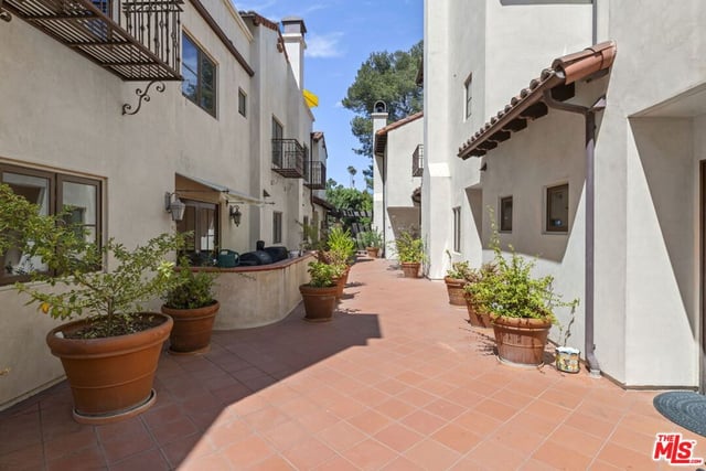 908 17th Street 4, Santa Monica, CA 90403 — photo 34 of 39